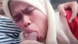 Disepongin Cewek Berkerudung di Mobil Video by PornHub Disepongin Cewek Berkerudung di Mobil Video by PornHub
