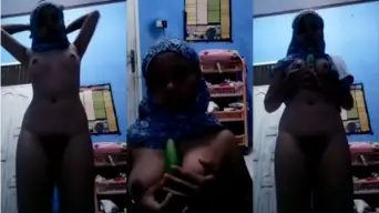 Viral Lesyah Jilbab Terbaru Pakai Timun Video by Kompoz